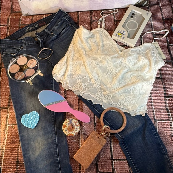 Ladies size XS BUNDLE DEAL! Levi jeans, lace top, iPhone 16 case, wet brush & - Picture 1 of 11